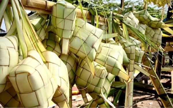 Thumbnail Berita - 5 Langkah Mudah Membuat Ketupat, Semua Orang Bisa