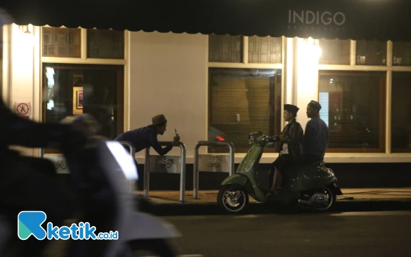 Thumbnail Banyak pertokoan yang dulu berdiri di Jalan Tunjungan dan kini telah menjadi perhotelan serta pusat perbelanjaan. (Foto: Rahmat Rifadin/Ketik.co.id)