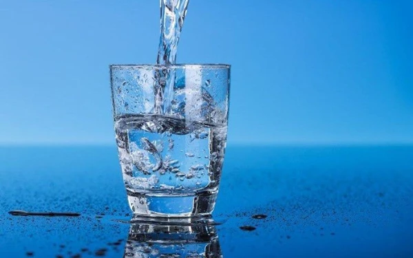 Thumbnail Berita - Memahami Kualitas Air Minum: Perbedaan Air Mineral dan Air Demineral