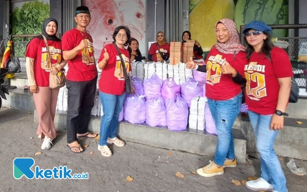 Alumni SMA Marsudi Luhur '92 Yogyakarta Berbagi Takjil Tak Jauh dari Bekas Sekolahnya