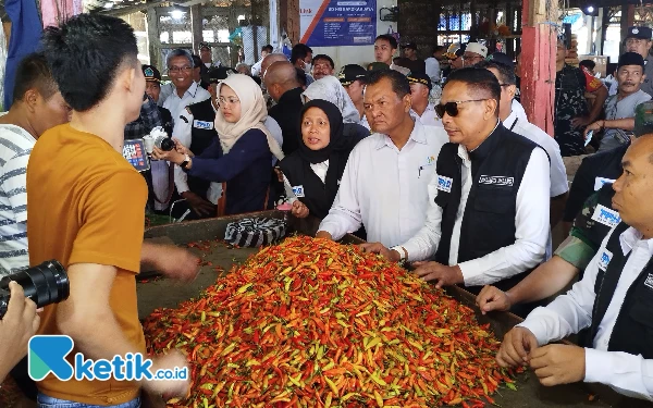 Thumbnail Berita - Wali Kota Malang Pantau Harga Cabai, Tembus Rp85.000 per Kg di Pasar Induk Gadang