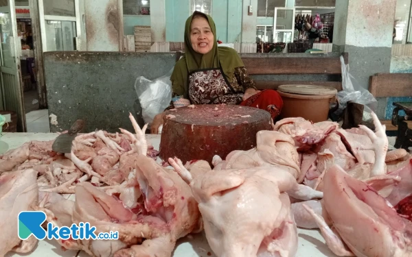 Thumbnail Berita - Tahan Harga, Daging Ayam di Pacitan Stabil Rp35 Ribu Jelang Lebaran