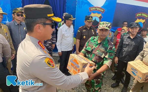 Thumbnail Berita - Kapolresta Cilacap Gandeng Bupati dan Forkopimda Tinjau Pos Pengaman Mudik 2025