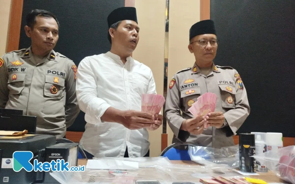 Thumbnail Berita - Ungkap Peredaran Uang Palsu, Polres Batu Tangkap Tiga Tersangka