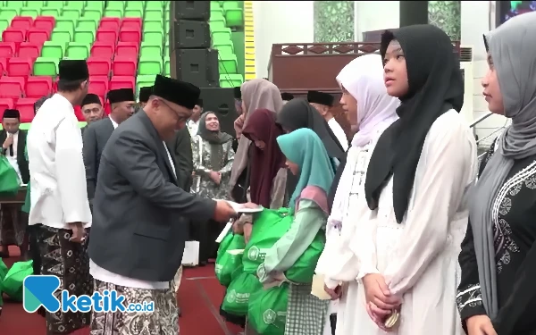 Thumbnail Berita - Rayakan Hari Jadi ke-44 Tahun, Unisma Berbagi Berkah dengan Anak Yatim Piatu