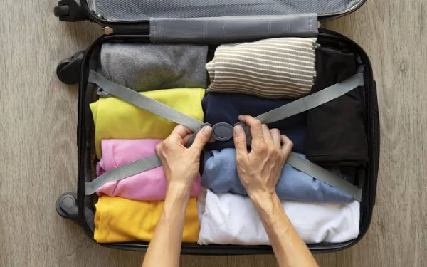 Thumbnail Berita - 10 Cara Packing Baju di Koper agar Efisien