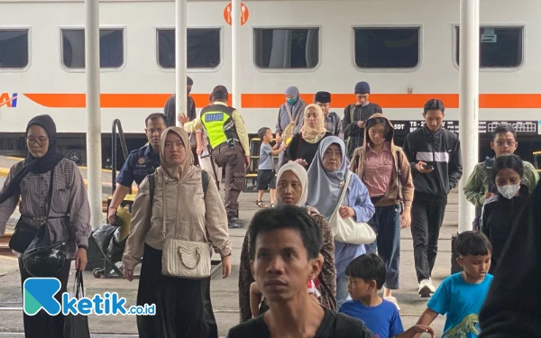 Thumbnail Berita - Daop 8 Surabaya Ungkap Puncak Arus Mudik Terjadi pada 28 Maret 2025