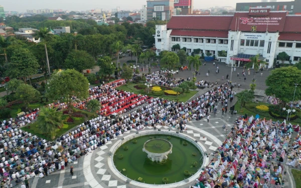 Thumbnail Berita - Salat Idulfitri di Taman Surya Surabaya Hadirkan Fasilitas Ramah Disabilitas
