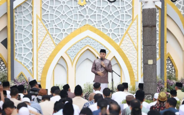 Thumbnail Berita - Eri Cahyadi: Idulfitri Momentum Kembali Fitrah dan Terus Berbuat Kebaikan