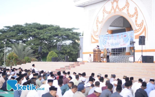 Thumbnail Berita - Interaksi dengan UMKM di Hari Lebaran, Bupati Pesawaran Dendi Ramadhona Ajak Pererat Silaturahmi