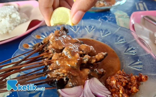 Thumbnail Berita - Nikmat dan Kenyalnya Sate Bekicot Kuliner Legendaris Kediri