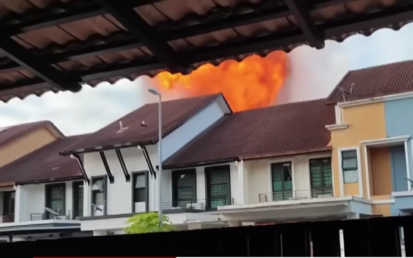 Thumbnail Berita - Pipa Gas Petronas Malaysia Terbakar di Hari Kedua Lebaran, 112 Orang Terluka