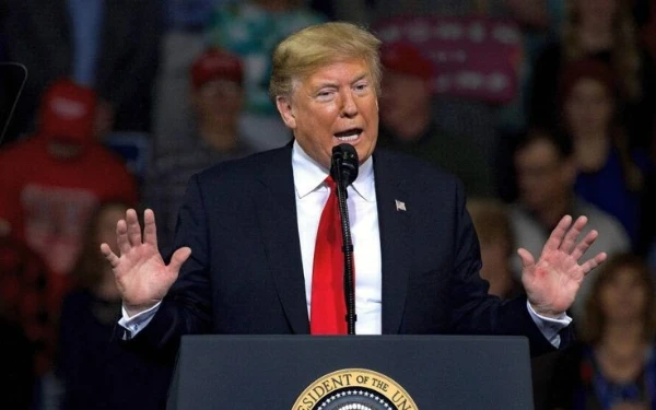 Thumbnail Berita - Trump Umumkan Kenaikan Tarif 32% untuk Barang Impor dari Indonesia