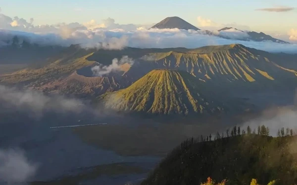 Ribuan Wisatawan Padati TNBTS selama Masa Libur Lebaran
