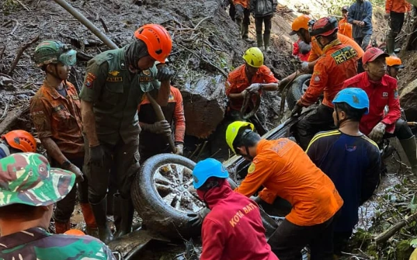 Pencarian Selama 2 Hari, Tim SAR Temukan 10 Korban Longsor Cangar