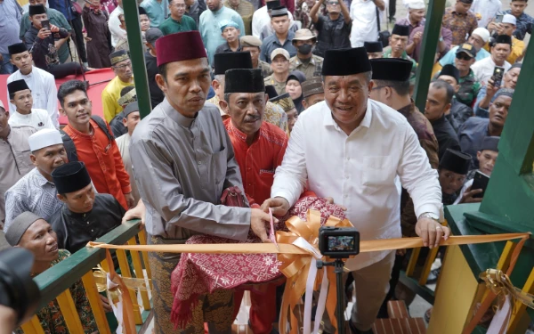 Thumbnail Berita - Bupati Asahan dan Ustadz Abdul Somad Resmikan Replika Rumah Tuan Syekh Silau, Wujud Pelestarian Budaya