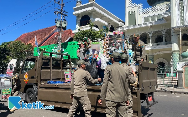 Thumbnail Berita - Penataan PKL di Alun-Alun Merdeka Malang Perlu Revisi Perda