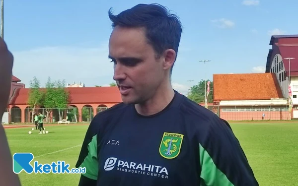 Thumbnail Berita - Paul Munster Ingin Fokus Siapkan Persebaya Lawan Persija, Singgung Soal Kondisi Hidayat