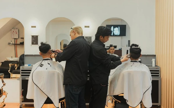 Thumbnail Berita - Bristle Bross Malang: Bukan Barbershop Biasa, Hasil Cukur Stylish dan Berkelas