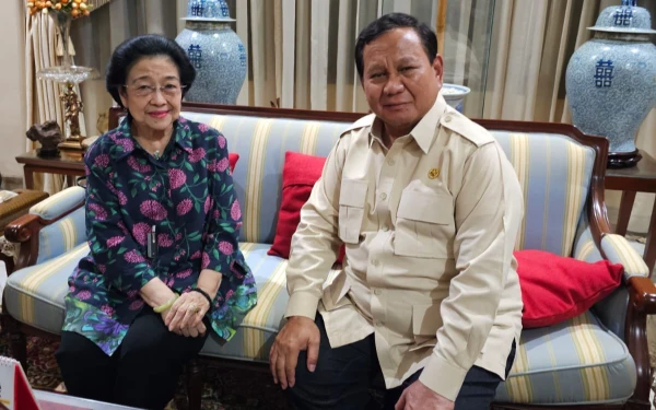 Thumbnail Berita - Manuver Baru Prabowo Temui Megawati? Pengamat Politik Unesa Sebut Tak Hanya Silaturahmi