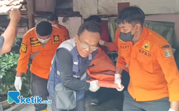 Thumbnail Berita - Diduga Dimangsa 10 Anjing Peliharaannya, Pria 52 Tahun di Surabaya Tewas Penuh Luka Wajah di Dalam Kamar