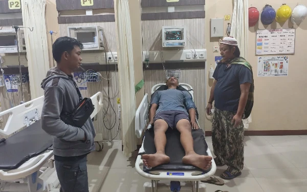 Thumbnail Berita - Keluarga Korban Dugaan Penganiayaan di Jambesari Angkat Bicara, Sebut Terlapor Bogem Sembari Memegang Sajam