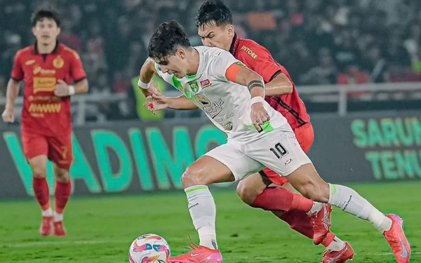 Thumbnail Berita - Seru! Duel Persija Jakarta vs Persebaya Surabaya Berakhir Imbang 1-1