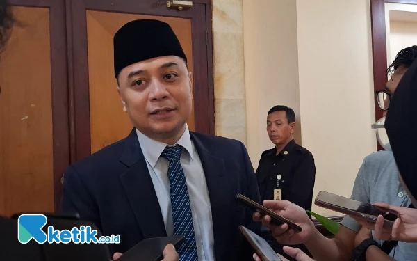 Thumbnail Berita - Pemkot Surabaya Akan Bantu Dampingi Karyawan yang Ijazahnya Ditahan Perusahaan untuk Lapor Polisi