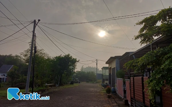 Thumbnail Berita - Prakiraan Cuaca Surabaya Selasa 15 April 2025, Pagi Hujan Intensitas Rendah