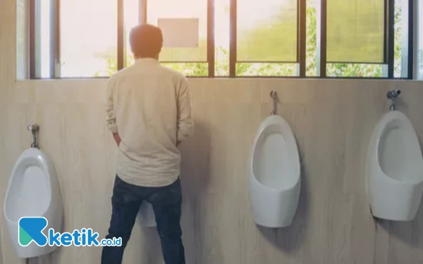 ‎Cegah Najis, Berikut Penelitian Secara Sains Cara Pipis Hindari Cipratan Urine Pria, Jangan Lurus!