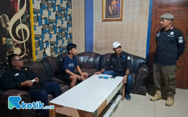 Thumbnail Penertiban Rama Karaoke Milik Suparman berlokasi di Kecamatan Bacan (Foto:Mursal Bahtiar/Ketik.co.id) Selasa 15 April 2025.
