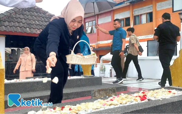 Thumbnail Berita - Ketua DPRD Kabupaten Bandung Ingatkan Pentingnya Ziarah ke Makam Bupati Terdahulu