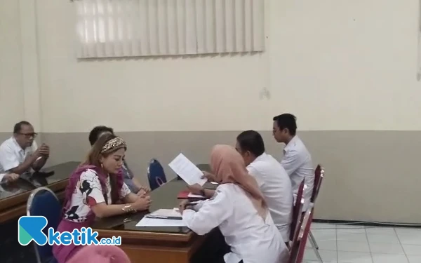 Thumbnail Berita - Kasus Penahanan Ijazah UD Sentosa Seal: Diana Tetap Mengelak, Disnakertrans Dalami 12 Lokasi