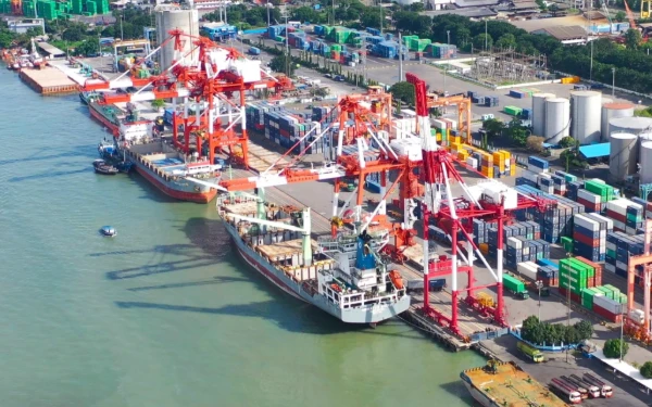 Thumbnail Berita - Minimalisir Waktu Sandar, Terminal Teluk Lamong Optimalkan Operasional TPK Nilam
