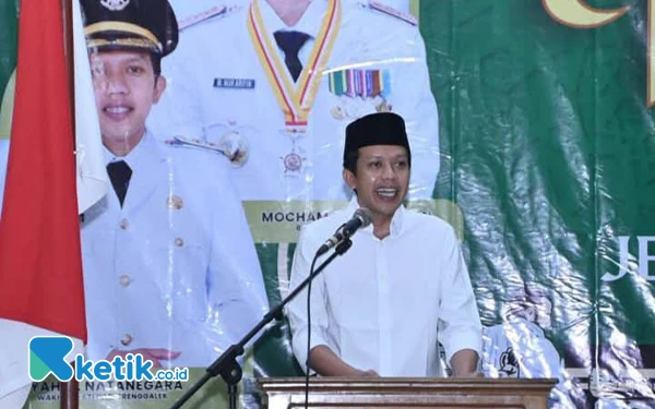 Thumbnail Berita - Wabup Syah Nata Berangkatkan JCH Trenggalek 2025, Begini Pesannya