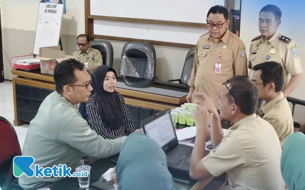 Thumbnail Berita - Kasus Penahanan Ijazah, Pemprov Jatim Turun Tangan Bantu Eks Pekerja CV Sentoso Seal