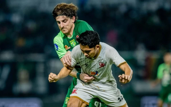 Thumbnail Berita - Pelatih Persebaya Paul Munster Beberkan Kondisi Terkini Dejan Tumbas