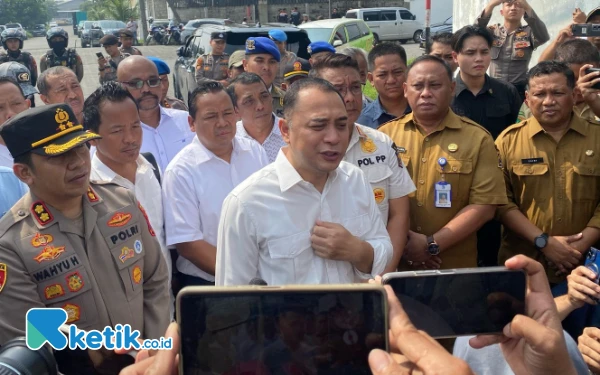 Thumbnail Berita - Wali Kota Eri Cahyadi Berkomitmen Kembalikan Ijazah Karyawan yang Ditahan UD Sentoso Seal