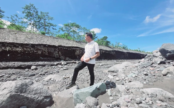 Kunjungi Tanggul Di Desa Sumberwuluh, Komisi B DPRD Lumajang Temukan Ini