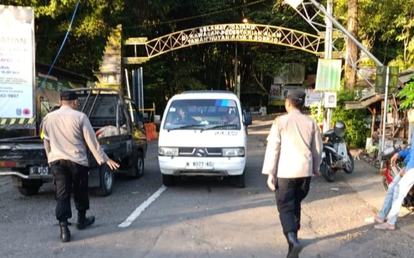 Thumbnail Berita - Jalur Pacet-Cangar Kembali Dibuka Pascalongsor, Hanya 13 Jam