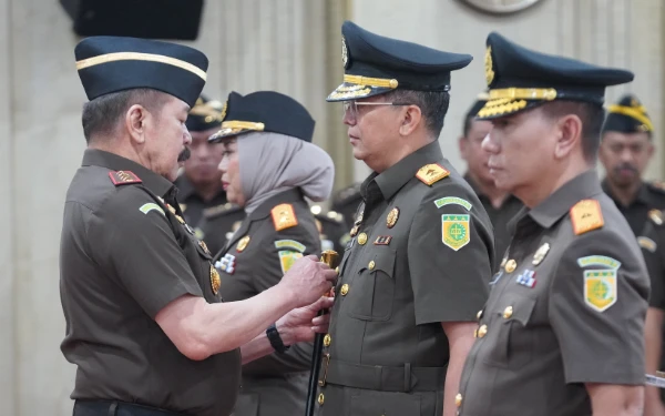 Thumbnail Berita - Kuntadi Resmi Jabat Kajati Jatim, Ini Pesan Jaksa Agung