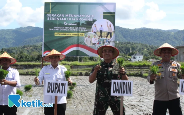Thumbnail Berita - Tanam Padi Perdana, Kodim Abdya Dukung Target Ketahanan Pangan Proyeksi Prabowo
