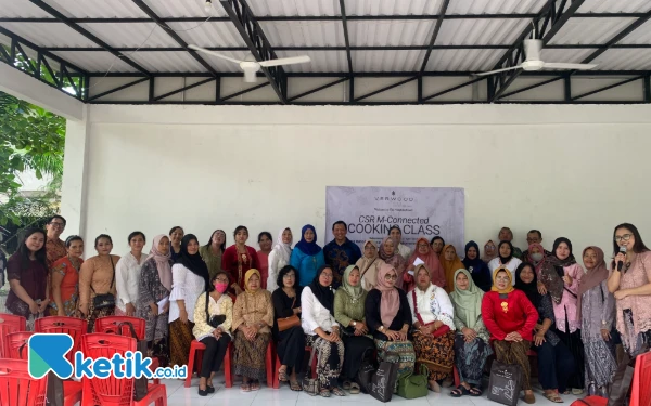 Thumbnail Berita - Unjuk Cantik Berkebaya dan Cooking Show Warnai Perayaan Kartini di Verwood Surabaya