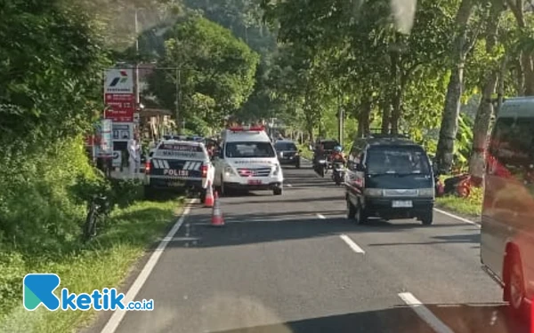 Thumbnail Berita - Hendak Belok ke Pertashop, Pengendara Jupiter Tabrak Bokong Vario di Pacitan, 3 Korban Luka-luka