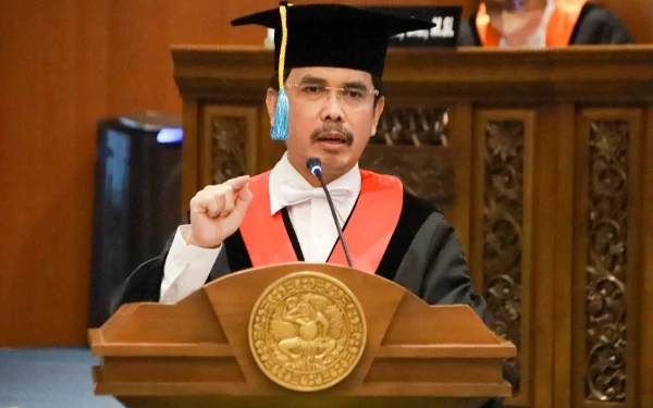 Thumbnail Berita - Gaduh Penahanan Ijazah, Pakar Hukum Unair Ungkap Lemahnya Regulasi Nasional