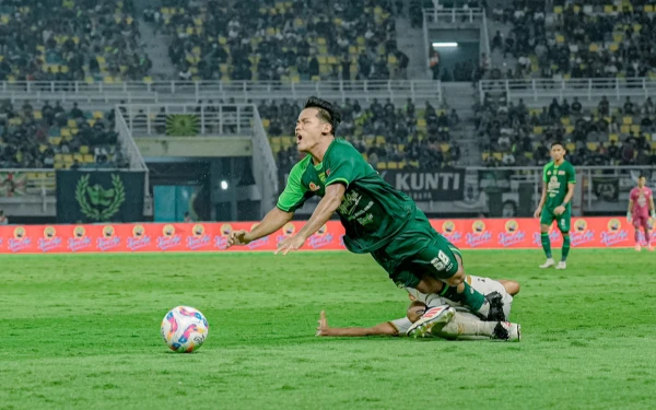 Thumbnail Berita - Cedera Pulih, Toni Firmansyah Siap Bela Persebaya Lawan Arema FC