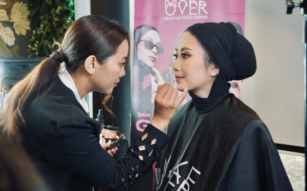 Thumbnail Gandeng Make Over, Coffee Cafe Malang Gelar Beauty Class Meriahkan Hari Kartini