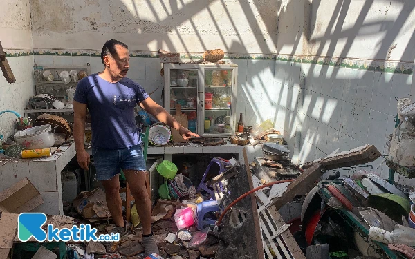 Thumbnail Berita - Tabung Gas Meledak di Blitar: Rumah Porak-Poranda, Korban Dirujuk ke RSSA Malang
