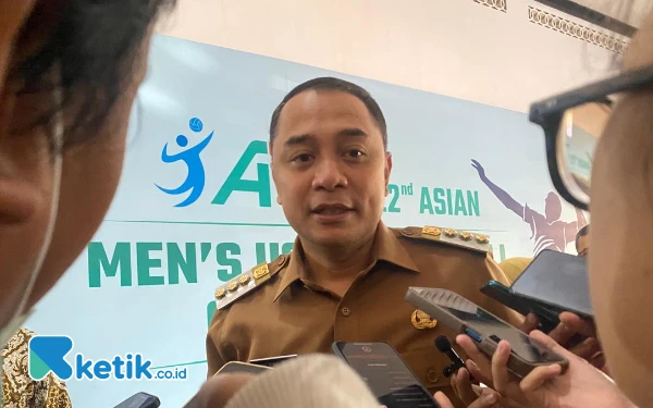 Thumbnail Berita - Eri Cahyadi Ancam Sanksi Tegas Pelatih yang Banting Pemain Futsal di Surabaya