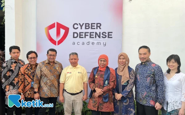 Thumbnail Berita - Kunjungi KEK Singhasari, Menteri Ekraf dan Gubernur Jatim Tinjau Cyber Defense Academy